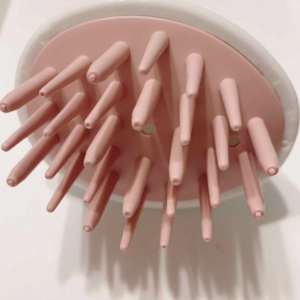 Lược chải massage đầu (mẫu trắng cam)